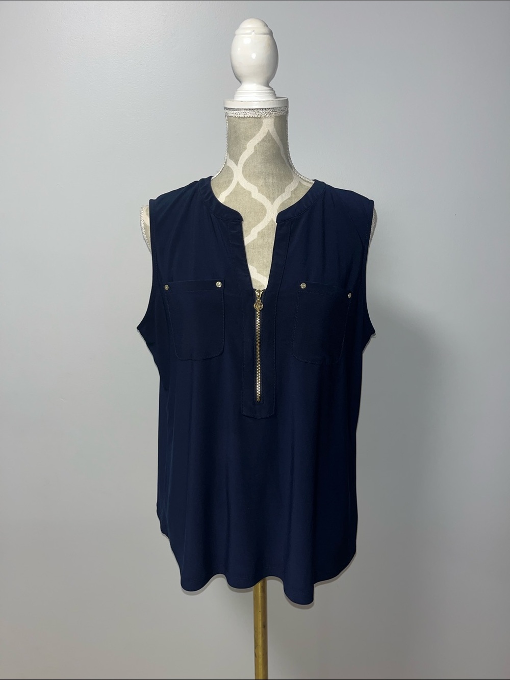 Anne Klein Sleeveless Zip Front Blouse Navy Size Large gold zipper